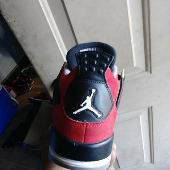 Jordan toro 4s - Picture 2 of 4